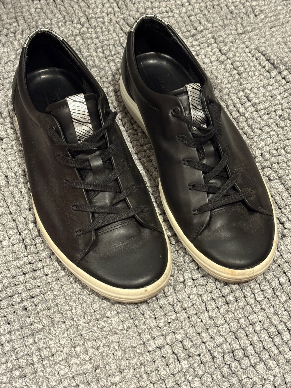 Ecco Women's Black/Silver Sneaker Low-Top, Size 9/9.5